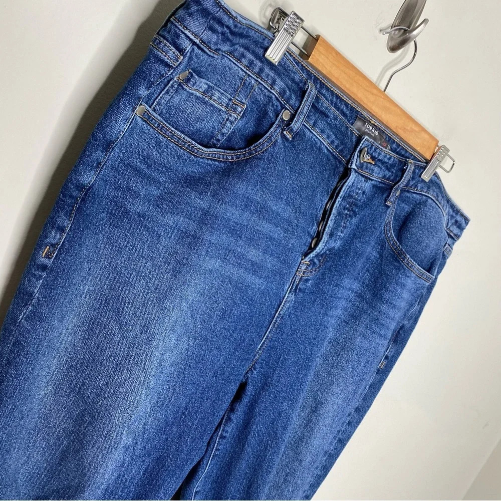 Torrid Medium Wash High Rise Button Fly Distressed Straight Jeans Plus Size 18 R - Picture 3 of 11